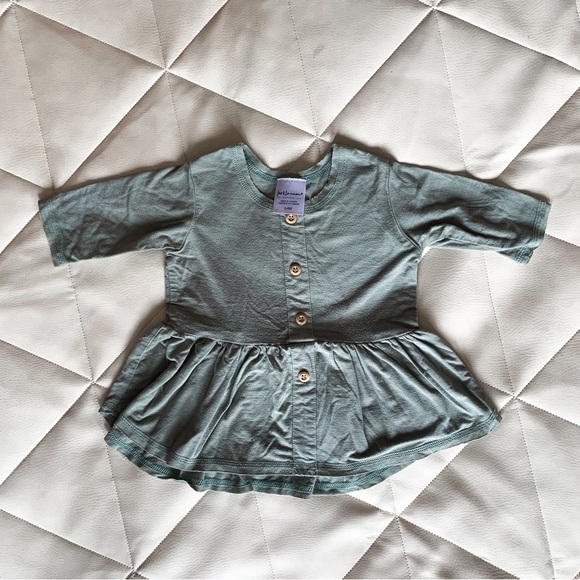 Jax & Lennon 🇨🇦 • Peplum Top - Picture 1 of 5